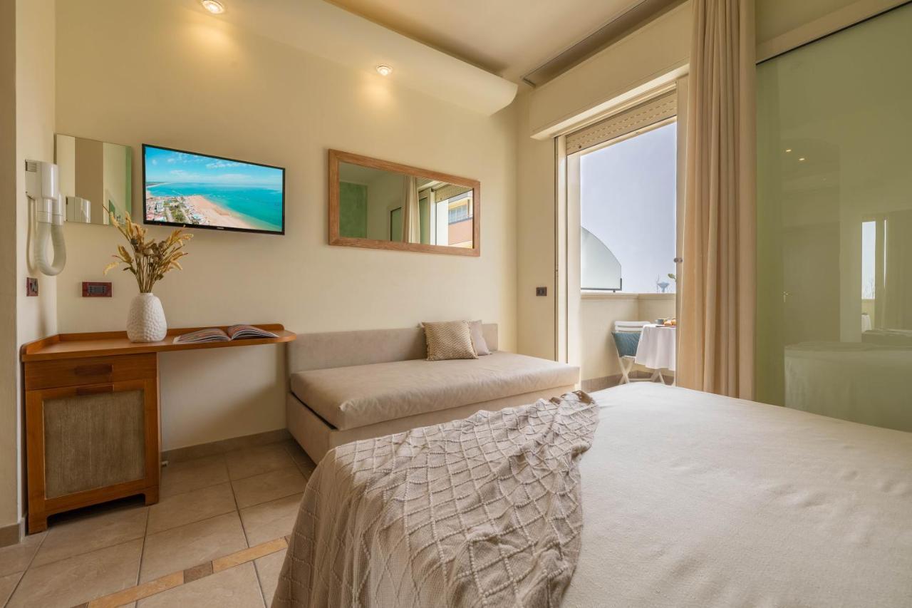 Hotel Smeraldo Cesena Bagian luar foto