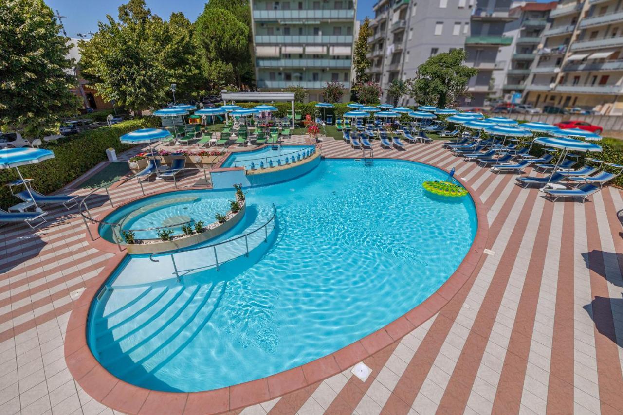 Hotel Smeraldo Cesena Bagian luar foto