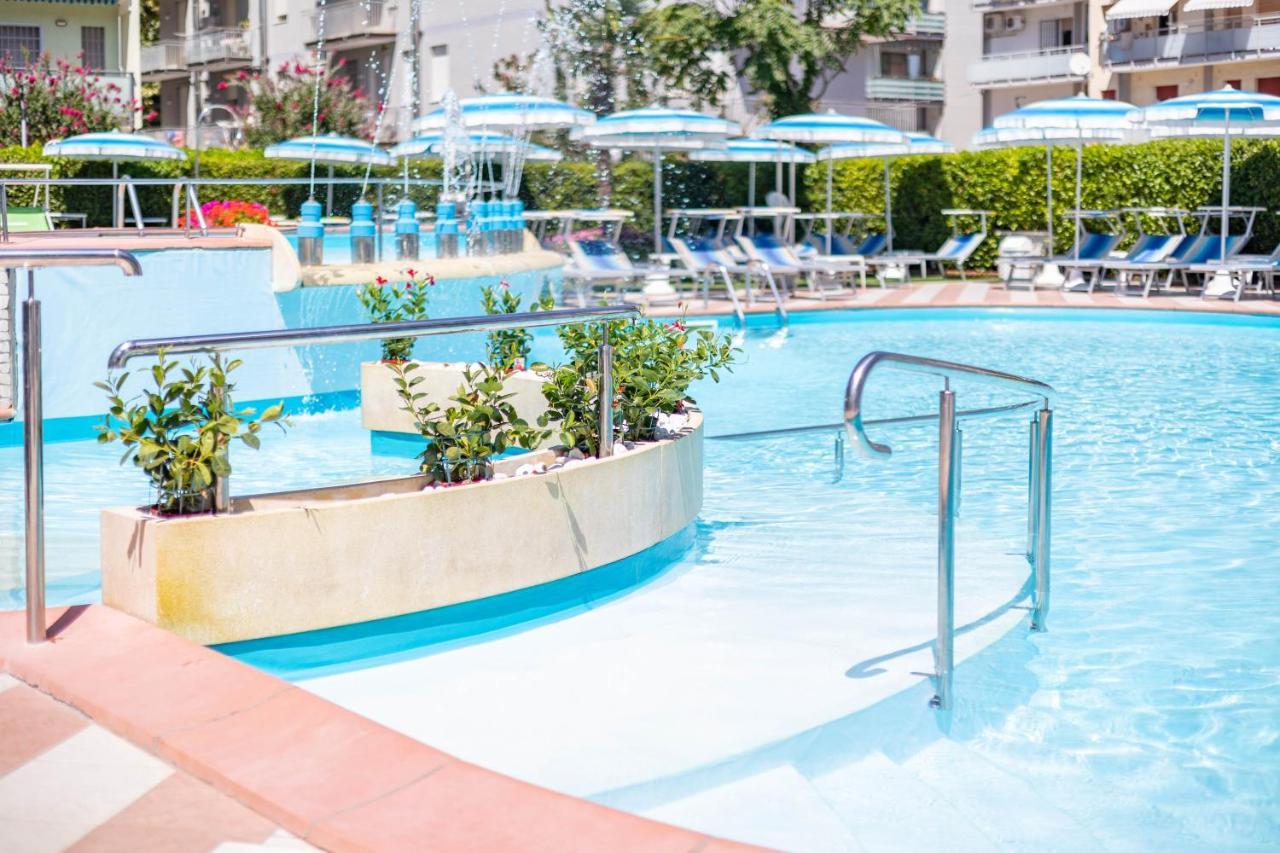 Hotel Smeraldo Cesena Bagian luar foto