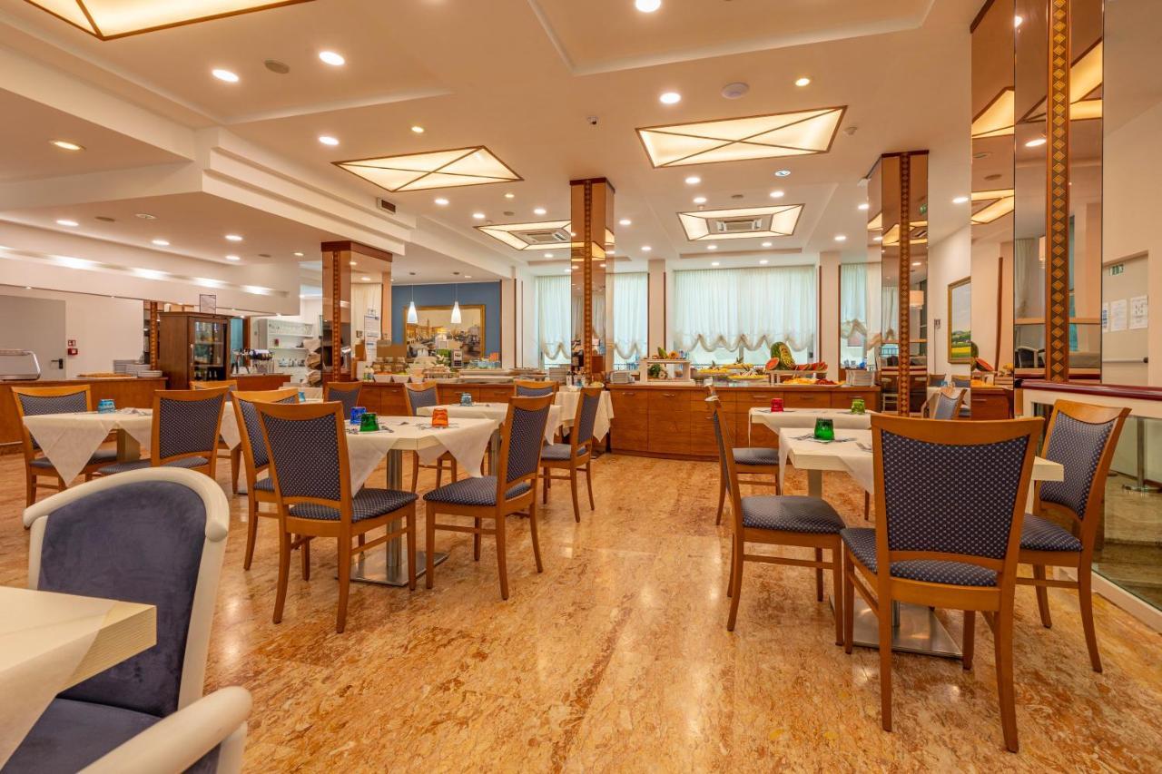 Hotel Smeraldo Cesena Bagian luar foto