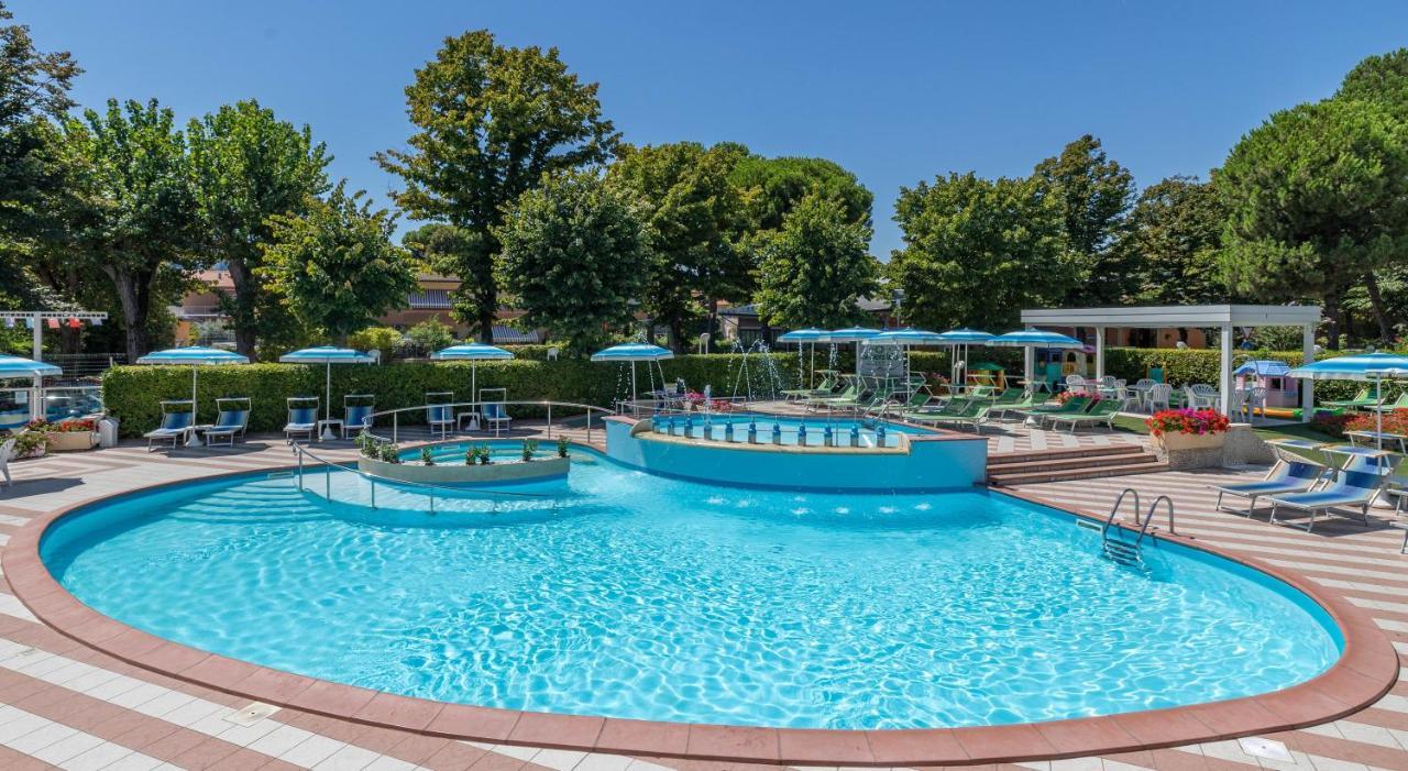 Hotel Smeraldo Cesena Bagian luar foto