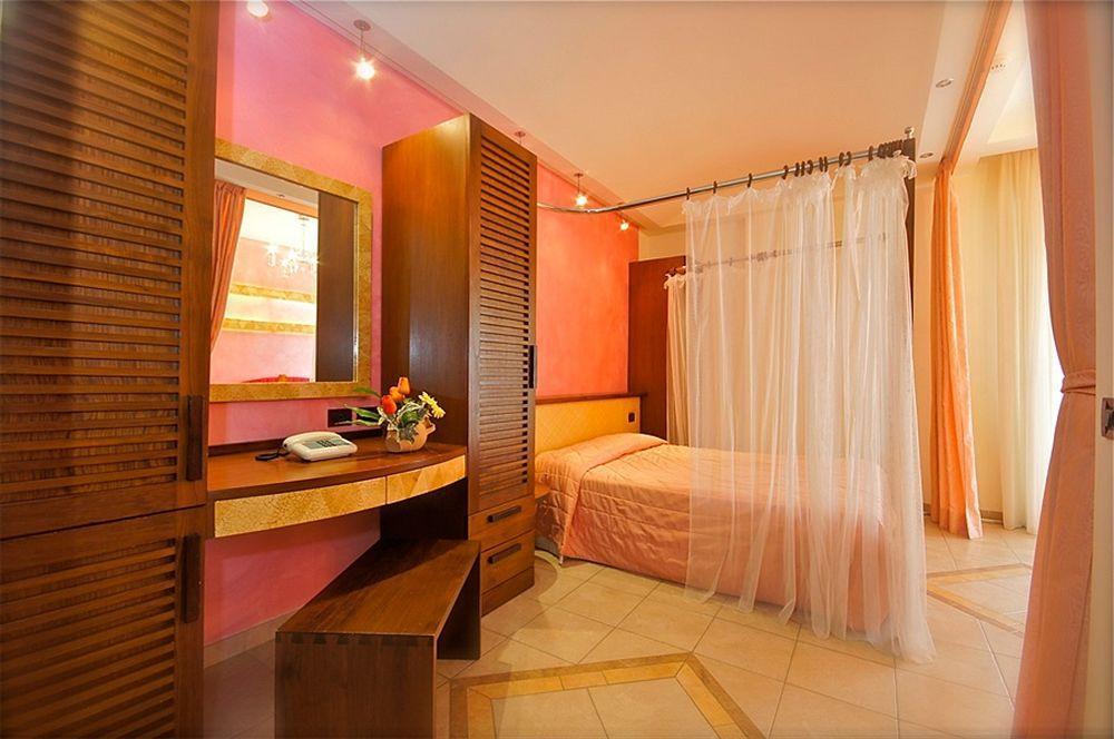 Hotel Smeraldo Cesena Bagian luar foto