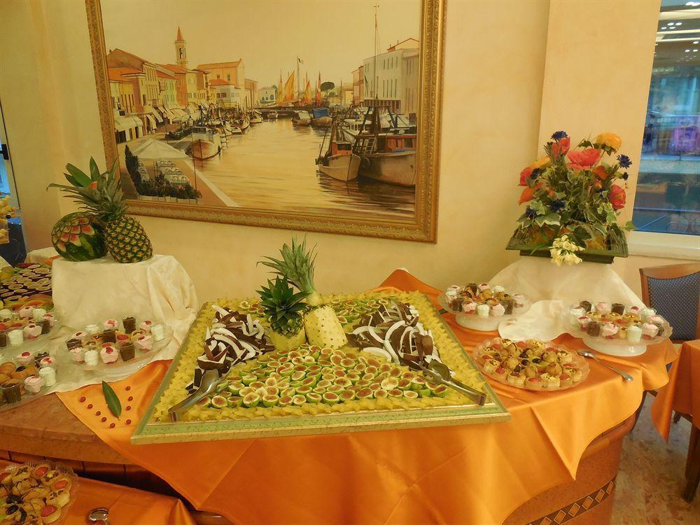 Hotel Smeraldo Cesena Bagian luar foto
