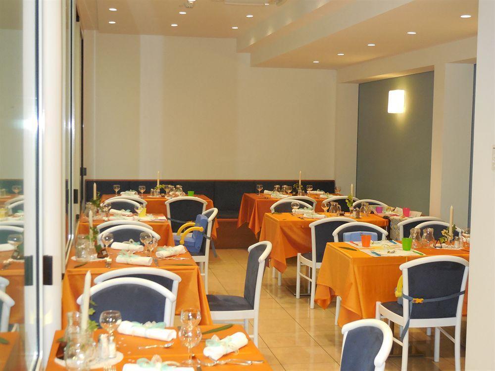 Hotel Smeraldo Cesena Bagian luar foto