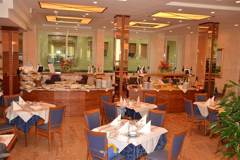 Hotel Smeraldo Cesena Bagian luar foto