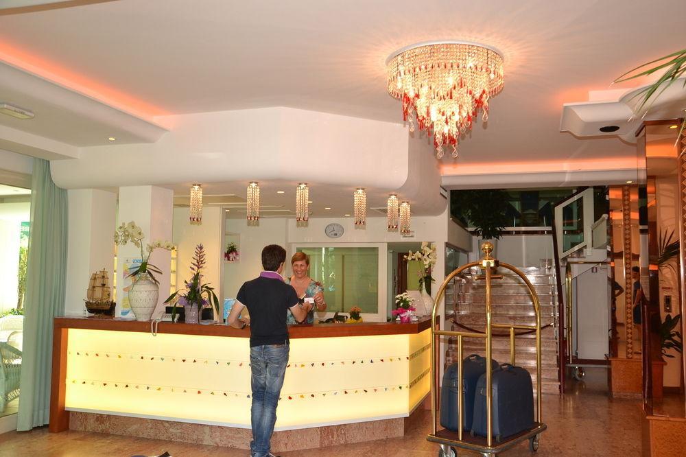 Hotel Smeraldo Cesena Bagian luar foto