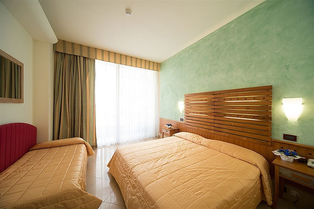 Hotel Smeraldo Cesena Bagian luar foto