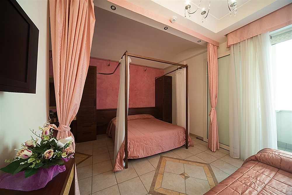 Hotel Smeraldo Cesena Bagian luar foto