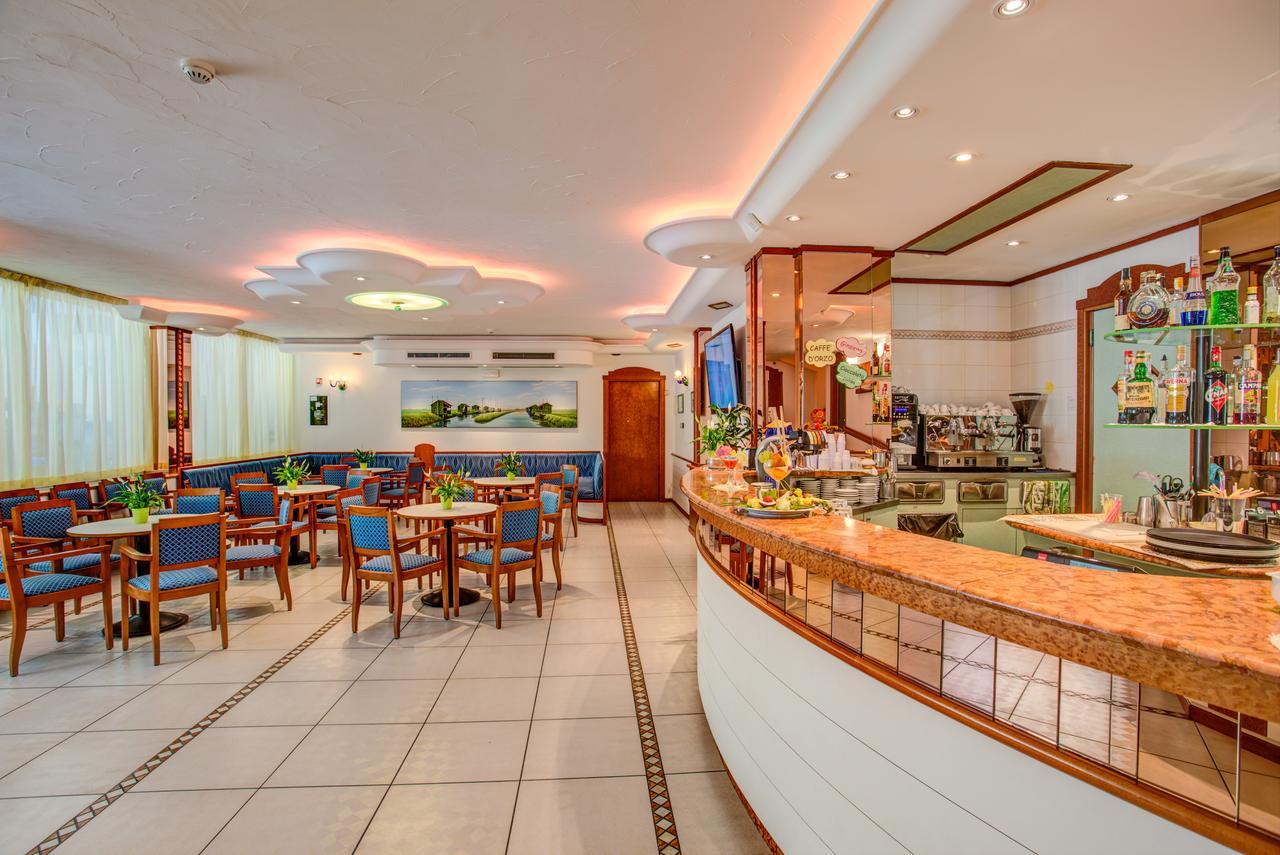 Hotel Smeraldo Cesena Bagian luar foto
