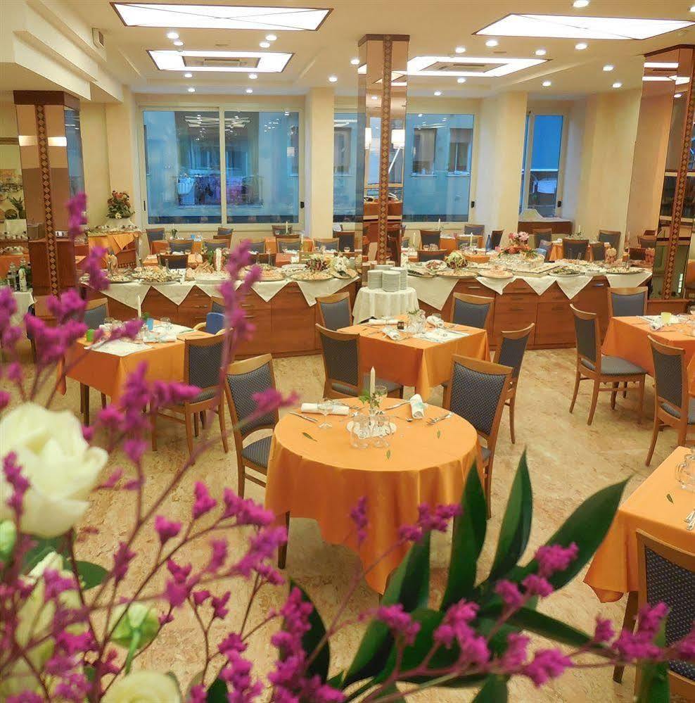 Hotel Smeraldo Cesena Bagian luar foto